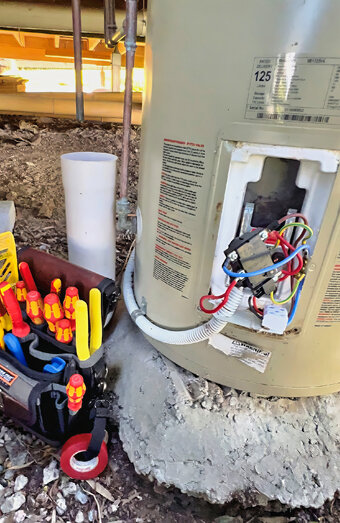 https://kewdalehotwater.com.au/uploads/2025/06/electric-hot-water-system-49471.jpg